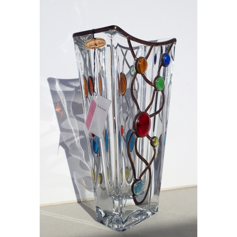 Váza s barevnými kameny