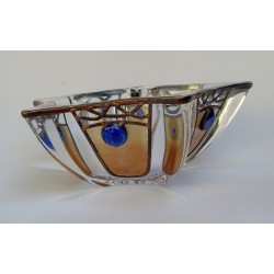 Abstraktní velká mísa